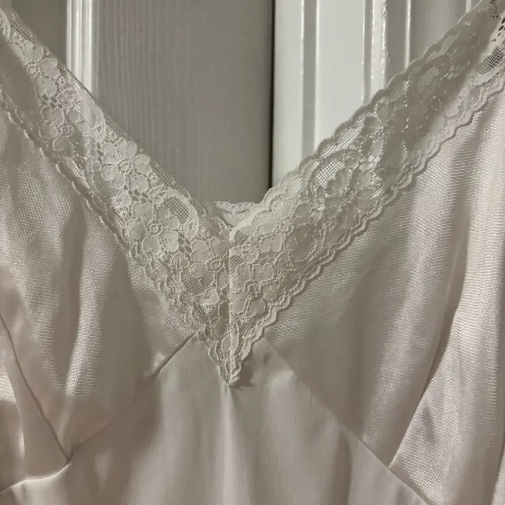 Vanity Fair Vintage Cream White Lace Chemise Gown Size OS
